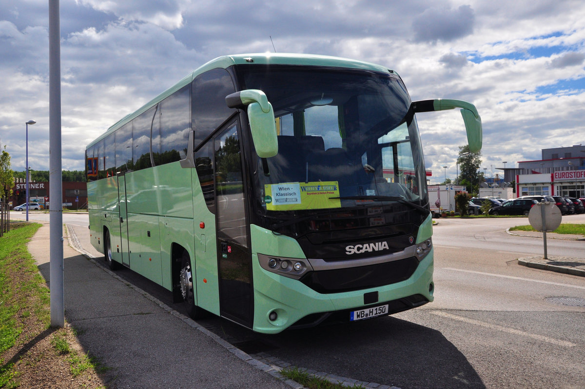 Scania interlink von Heinrich Reisen aus der BRD in Krems.