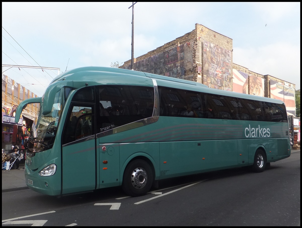 Scania Irizar von Clarkes aus England in London.