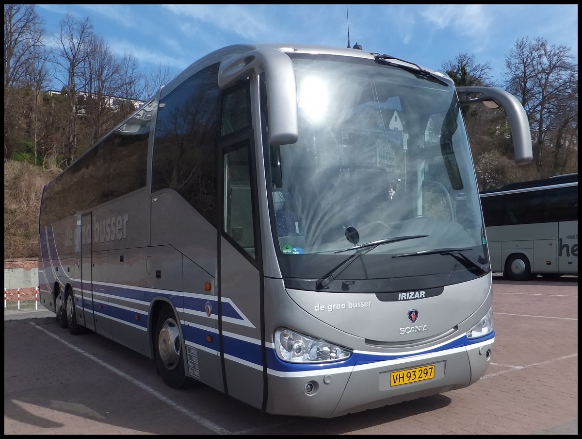 Scania Irizar von De graa Busser aus Dnemark im Stadthafen Sassnitz.