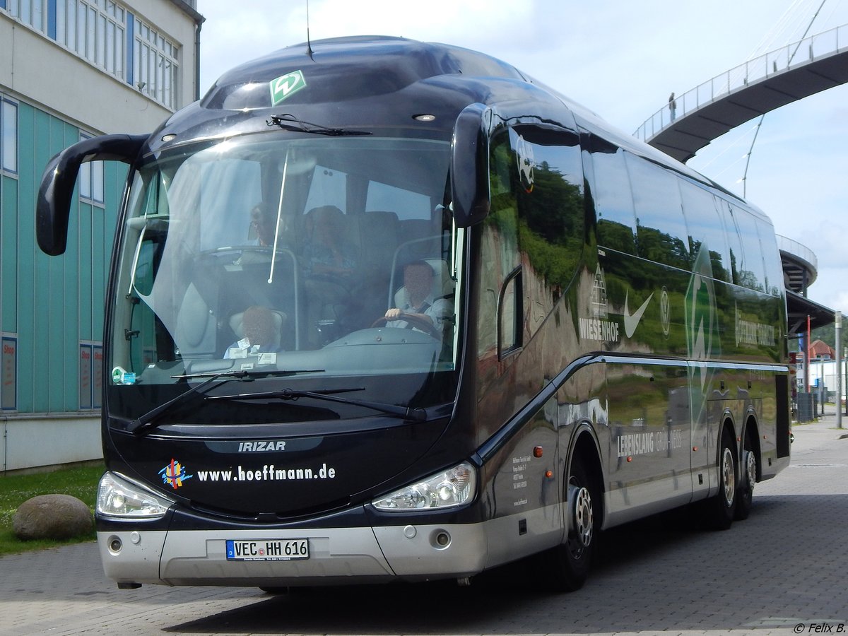 Scania Irizar von Höffmann Touristik aus Deutschland im Stadthafen Sassnitz.