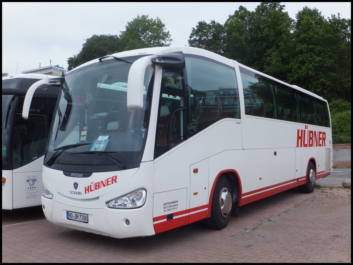 Scania Irizar von Hübner aus Deutschland im Stadthafen Sassnitz.