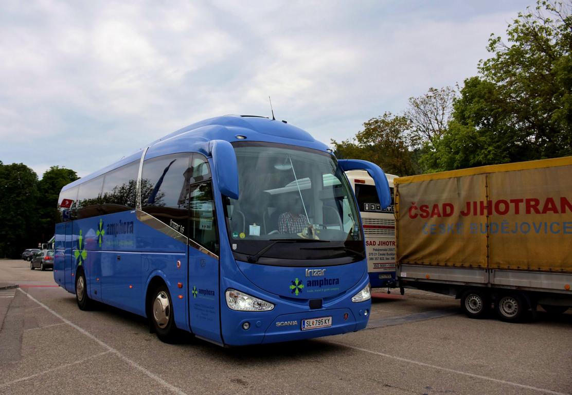 Scania Irizar i6 von AMPHORA Reisen aus AT 2018 in Krems.