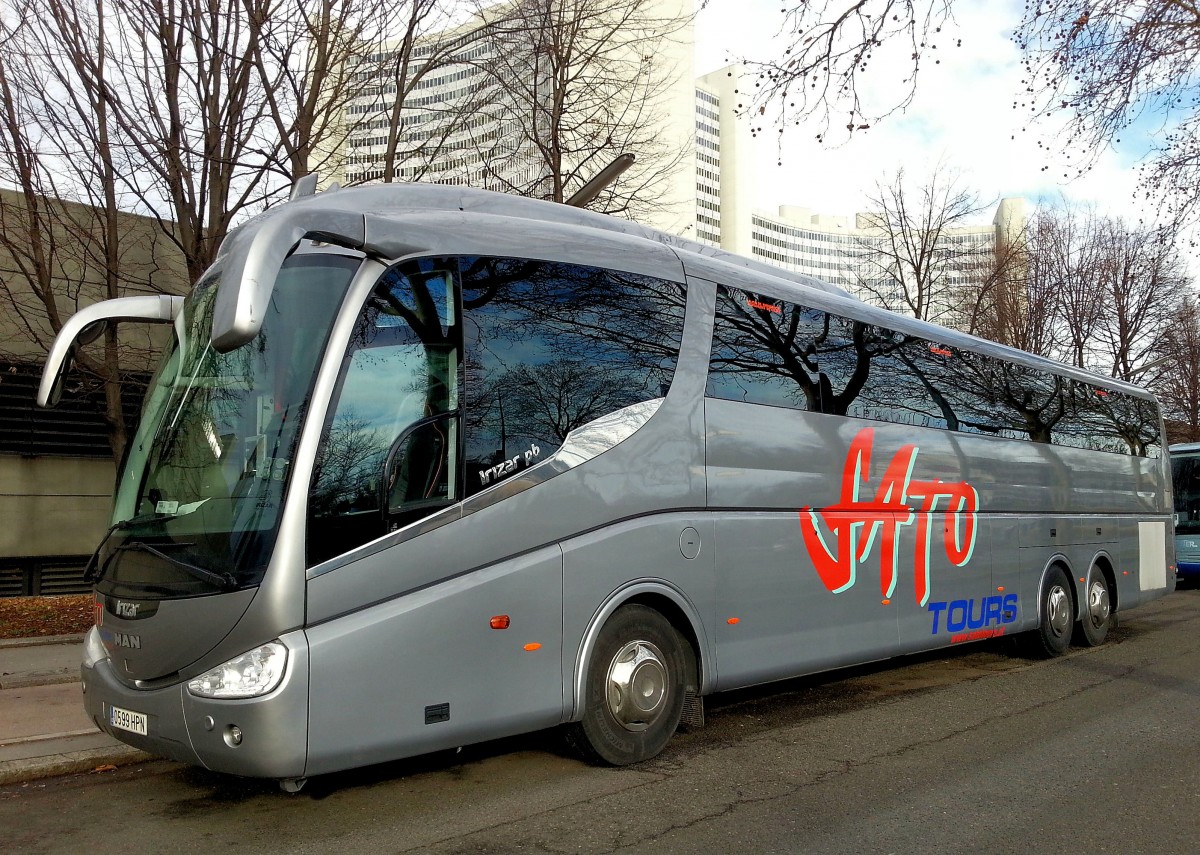 Scania Irizar PB von Sato Tours/Spanien im Dez.2013 in Wien Wagramerstr. gesehen.