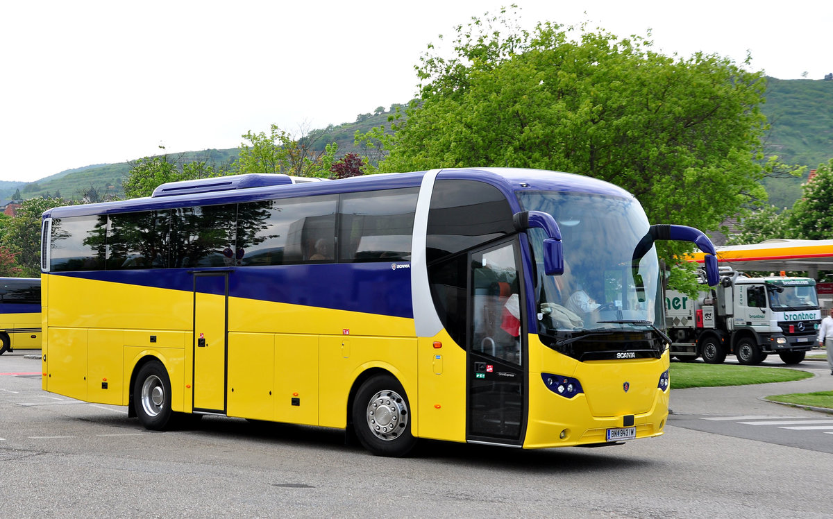 Scania OmniExpress aus sterreich in Krems gesehen.