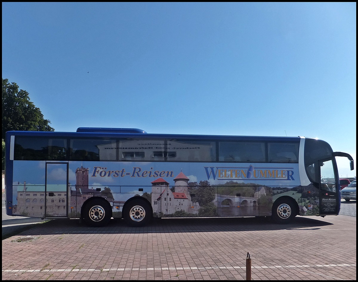 Scania OmniExpress von Frst-Reisen/Weltenbummler aus Deutschland im Stadthafen Sassnitz.