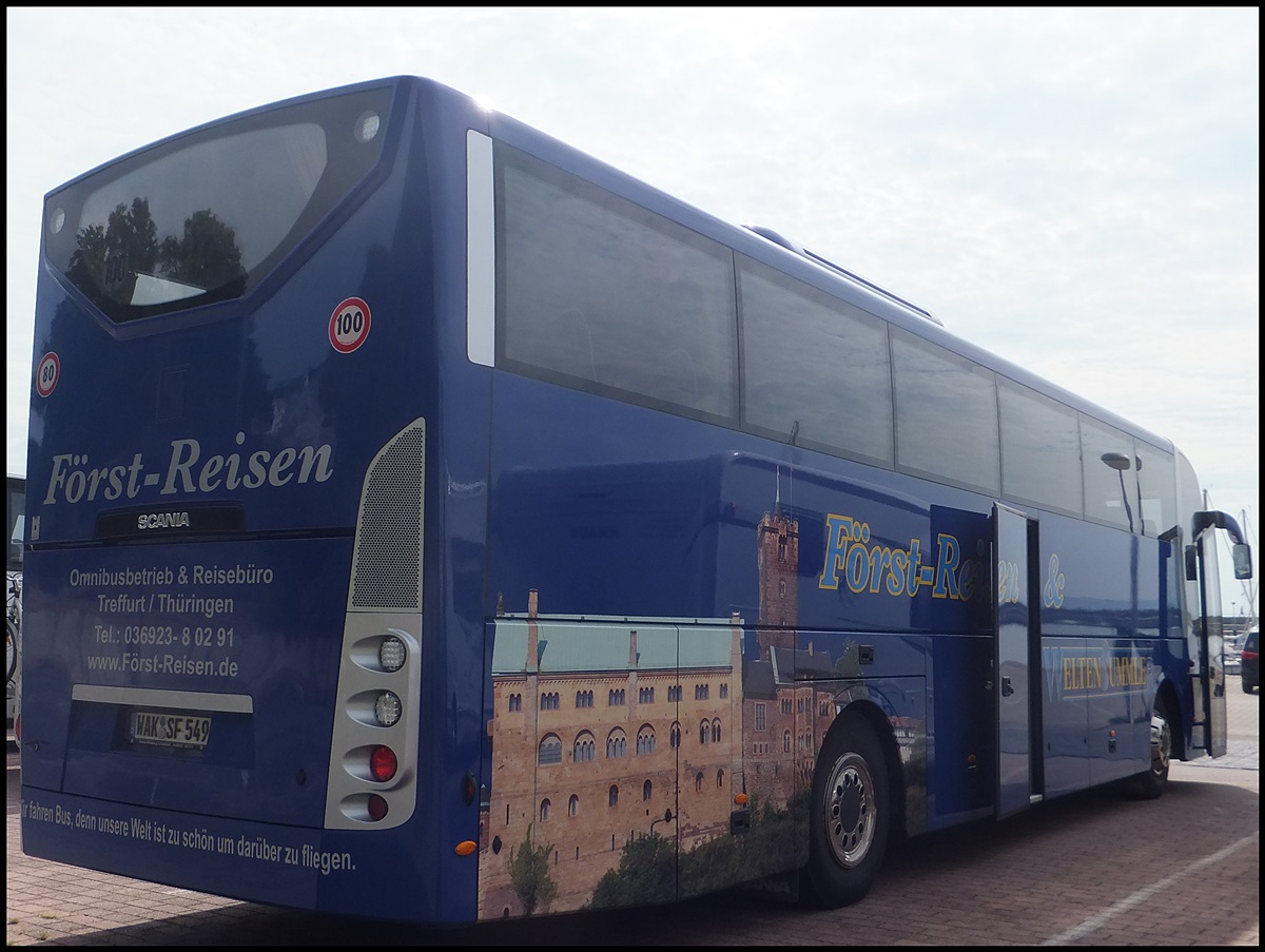 Scania OmniExpress von Frst-Reisen/Weltenbummler aus Deutschland im Stadthafen Sassnitz.