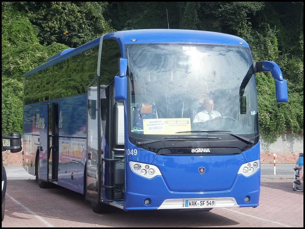 Scania OmniExpress von Frst-Reisen/Weltenbummler aus Deutschland im Stadthafen Sassnitz.