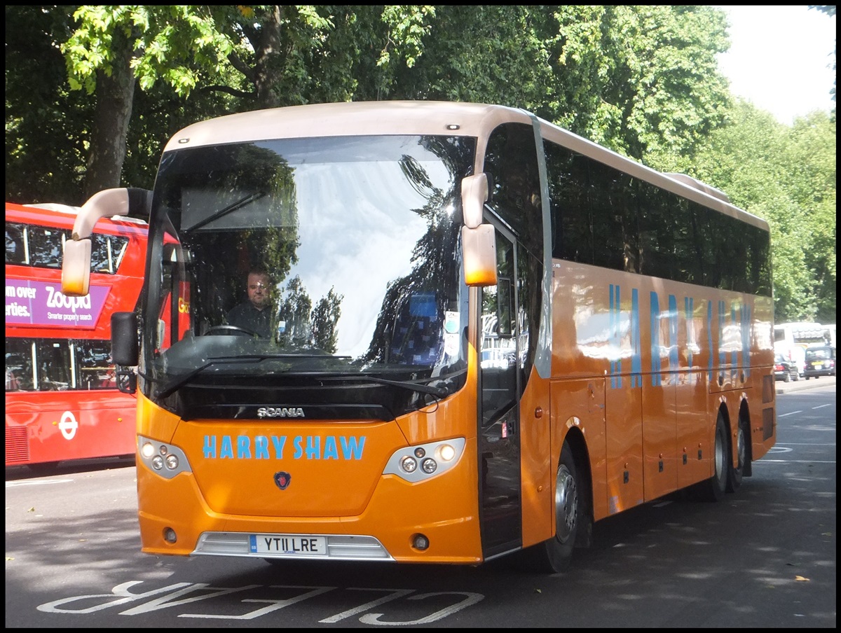 Scania OmniExpress von Harry Shaw aus England in London.