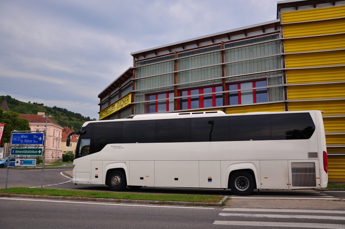 Scania Touring aus der CZ in Krems unterwegs.