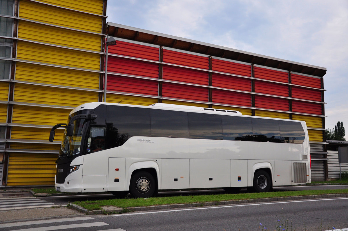 Scania Touring aus der CZ in Krems unterwegs.