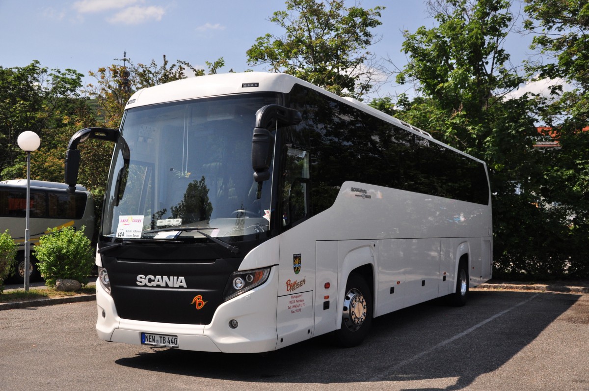 Scania Touring von Bauer Reisen aus der BRD im Juni 2015 in Krems.