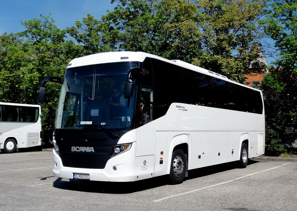 Scania Touring in cooperation with HIGER aus der SK am 21.Mai 2014 in Krems gesehen.