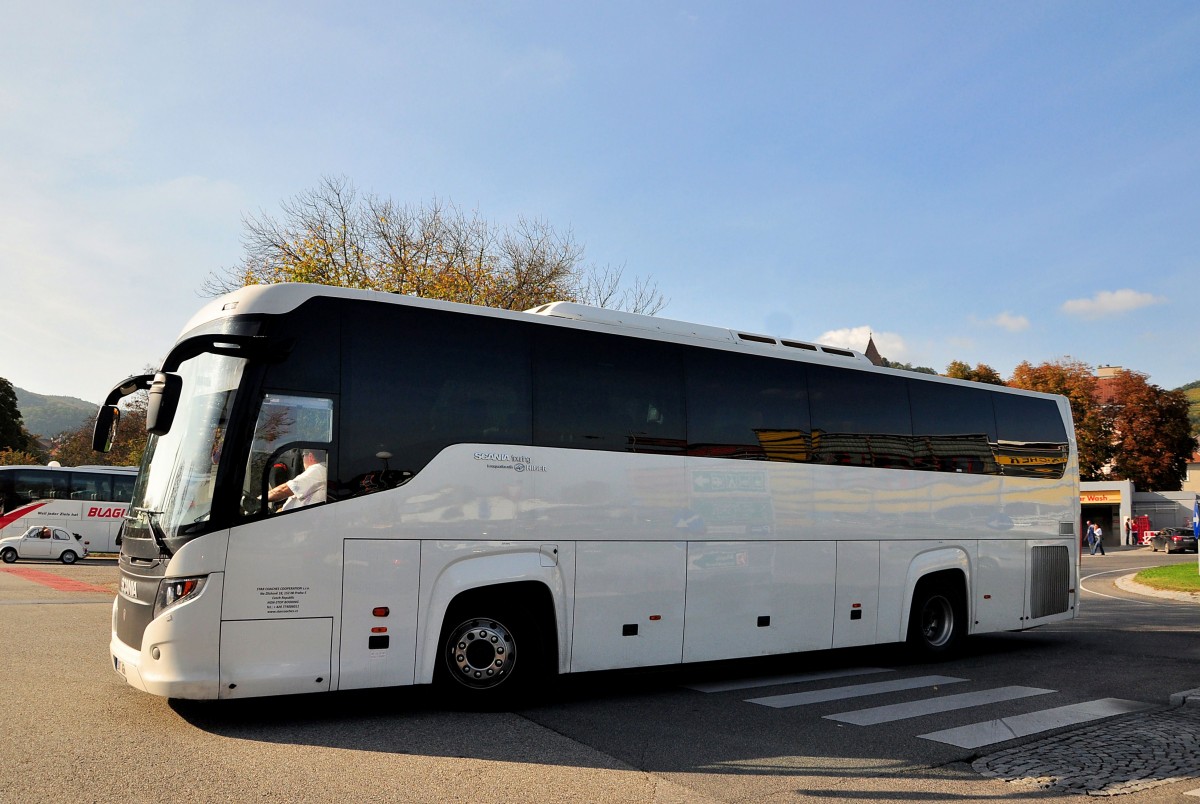 Scania Touring-Higer aus der CZ am 12.10.2014 in Krems.