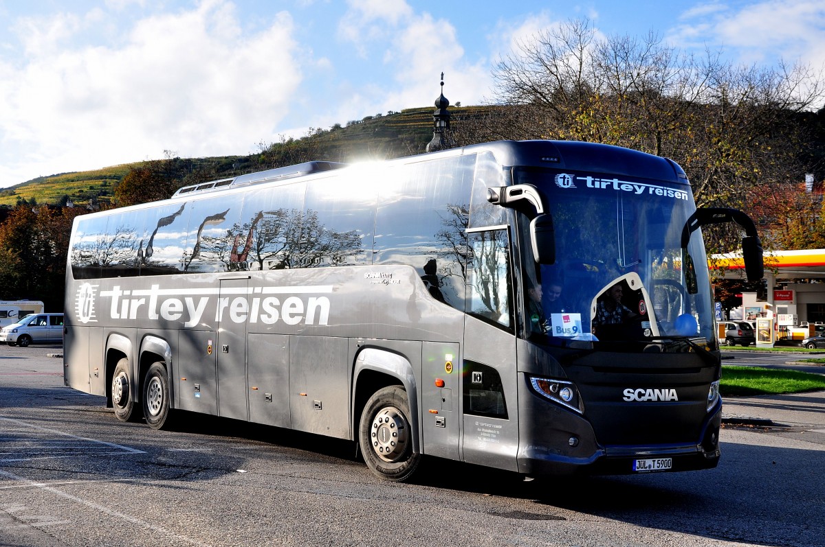 SCANIA Touring - Higer von tirtey Reisen aus der BRD am 21.10.2014 in Krems.