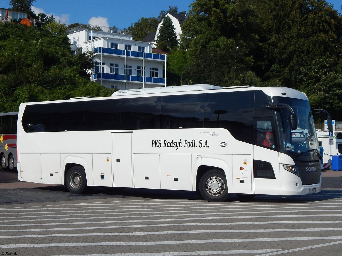 Scania Touring von PKS Radzyń Podlaski aus Polen im Stadthafen Sassnitz.