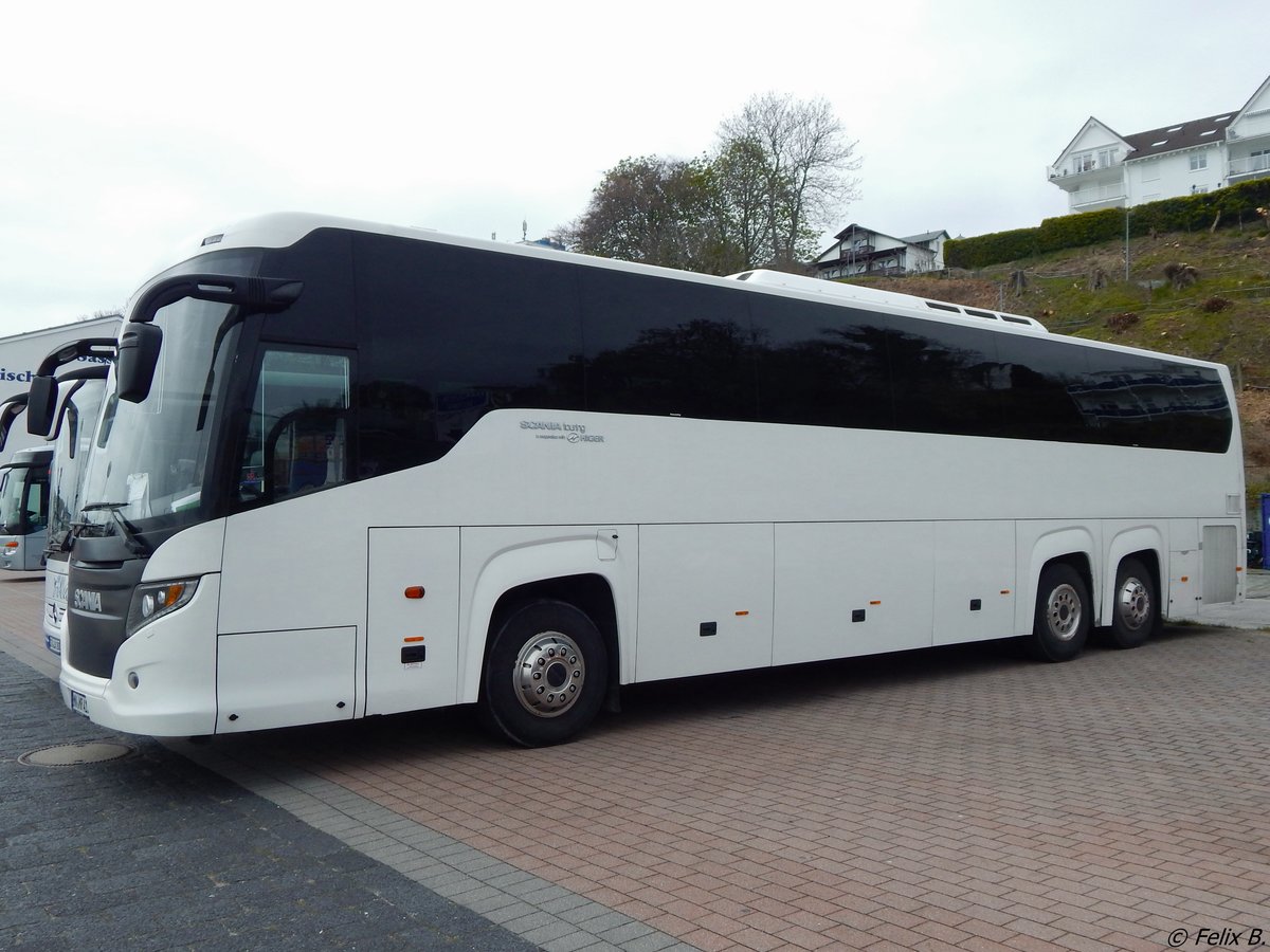 Scania Touring Vorführwagen im Stadthafen Sassnitz.