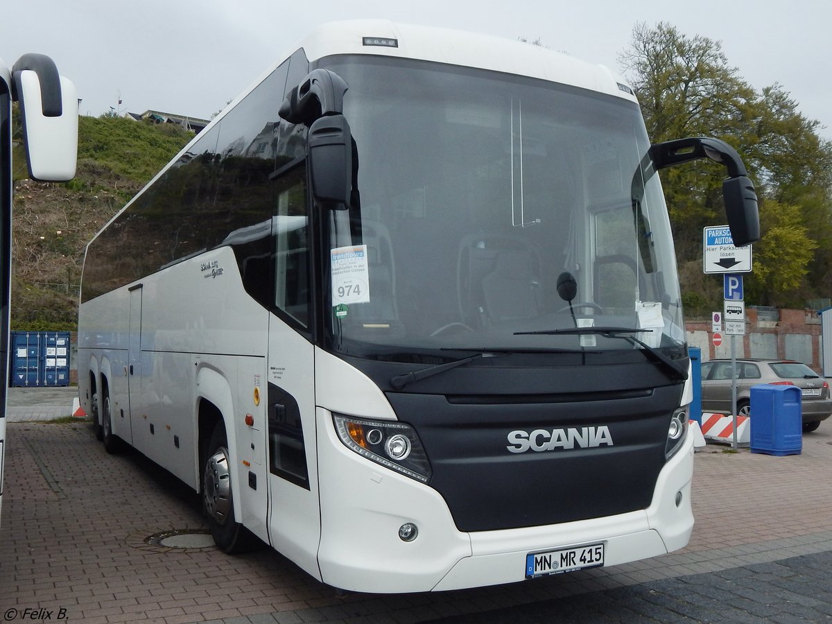 Scania Touring Vorführwagen im Stadthafen Sassnitz.