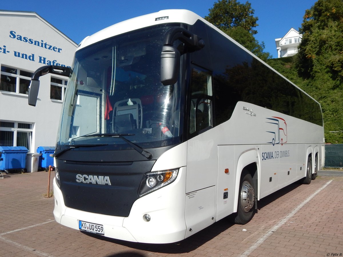 Scania Touring Vorführwagen im Stadthafen Sassnitz. 