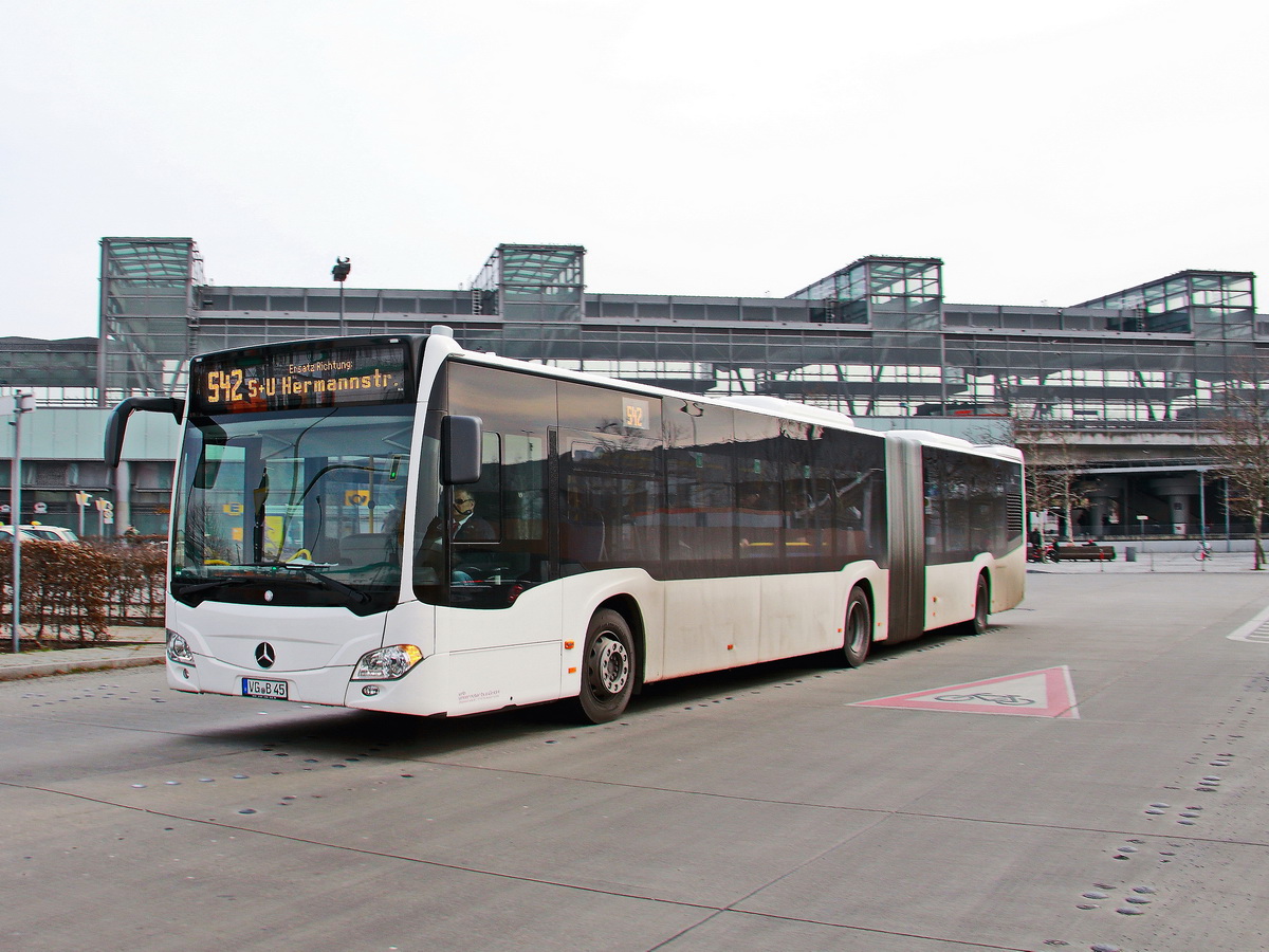 Schienenersatzverkehr am 30. Mrz 2018 am Bahnhof Berlin Sdkreuz Mercedes-Benz Citaro - URB-Unser-Roter-Bus GmbH aus Uckermnde.