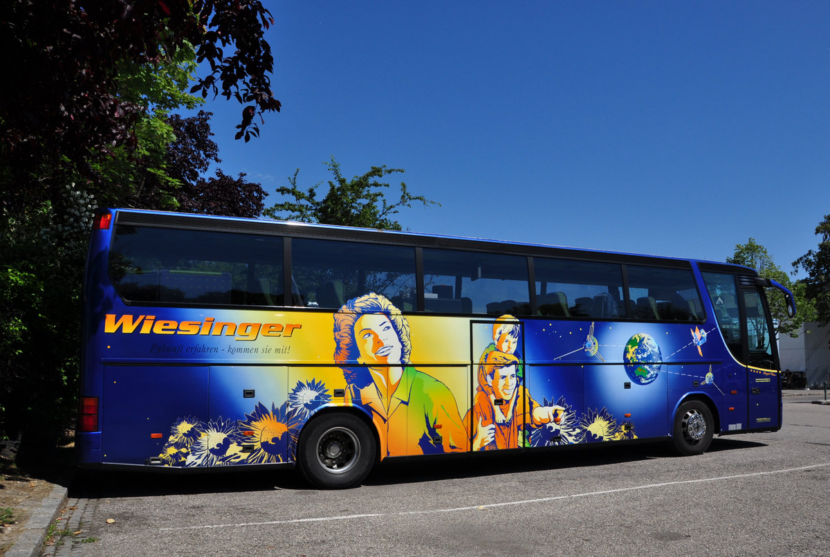 Setra 300er-Serie von Wiesinger Reisen aus sterreich in Krems gesehen.