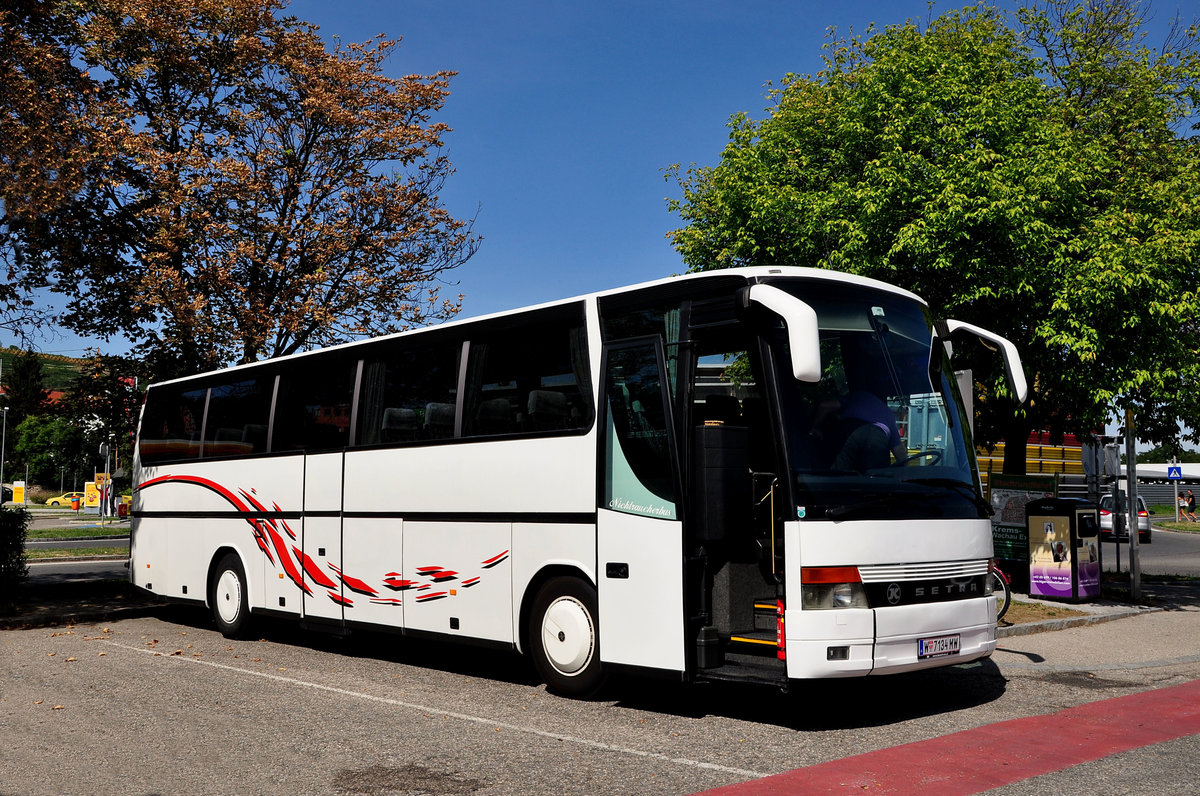 Setra 315 HD aus Wien in Krems gesehen.