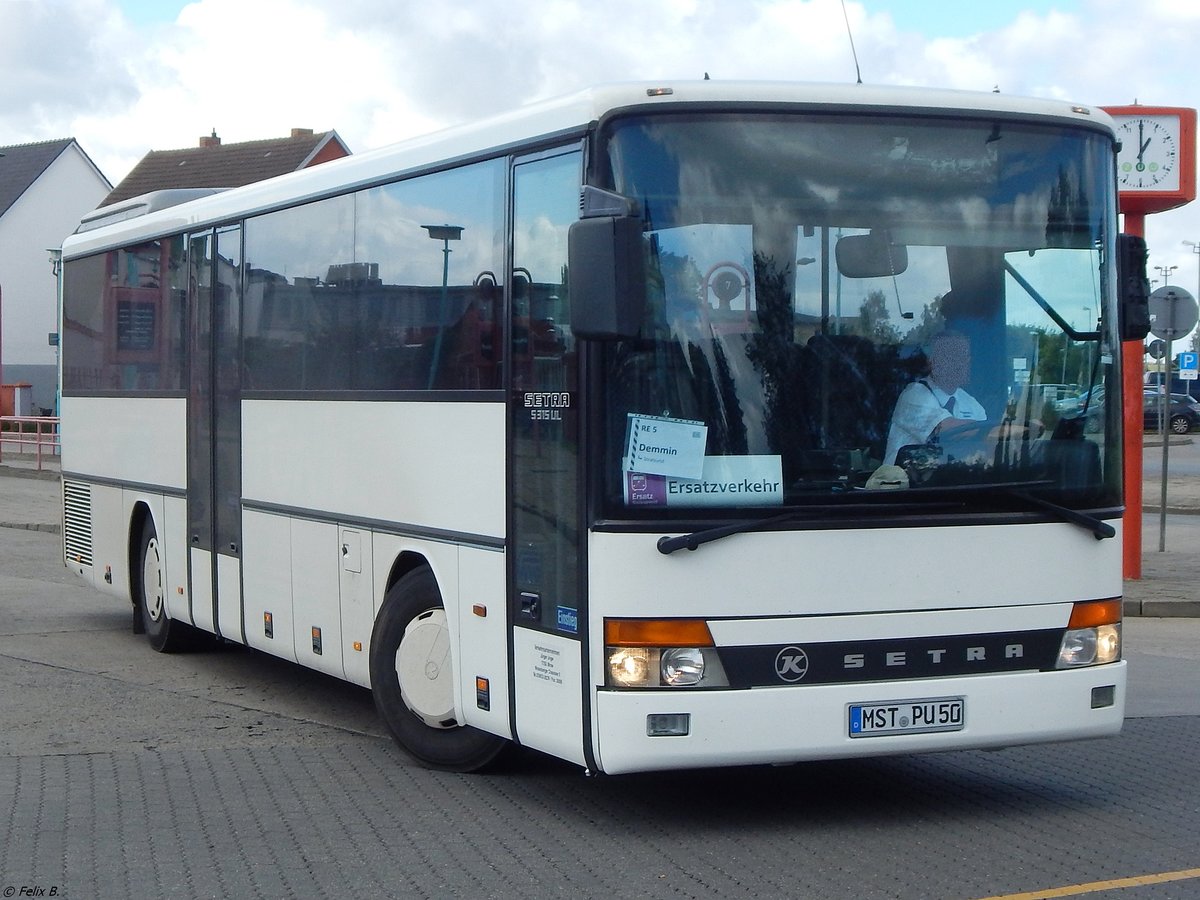 Setra 315 UL von Verkehrsunternehmen Unger aus Deutschland in Neubrandenburg.