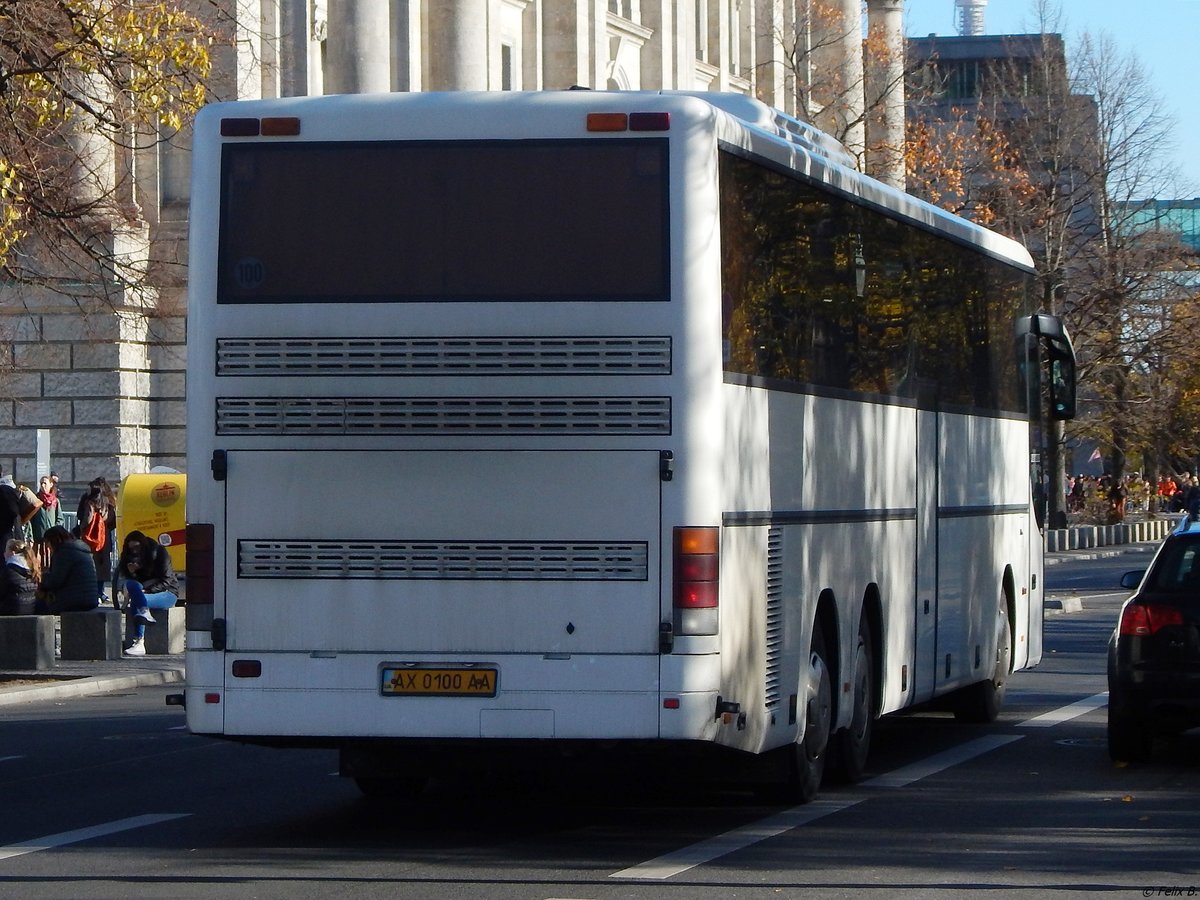 Setra 317 GT-HD aus der Ukraine in Berlin.