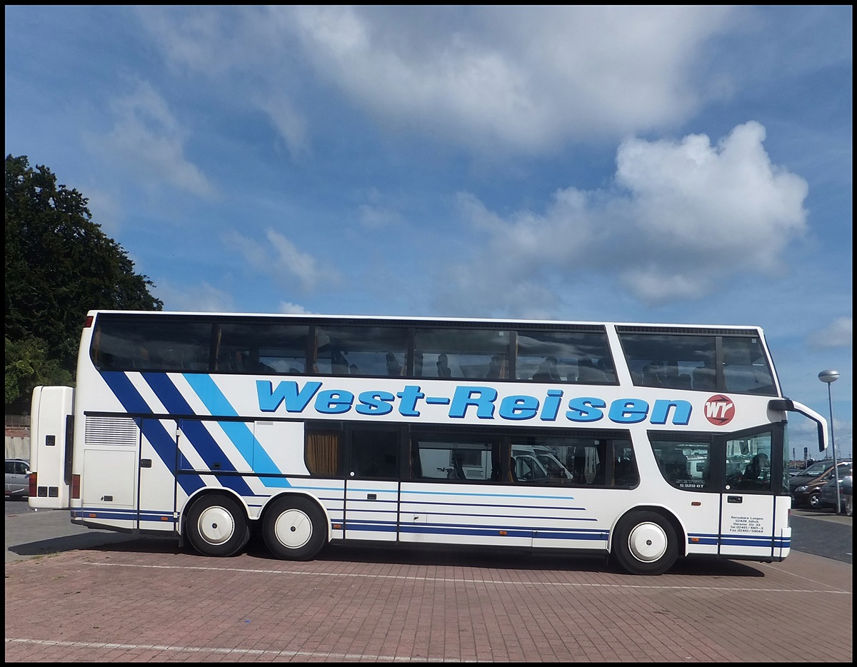 Setra 328 DT von West-Reisen aus Deutschland im Stadthafen Sassnitz.