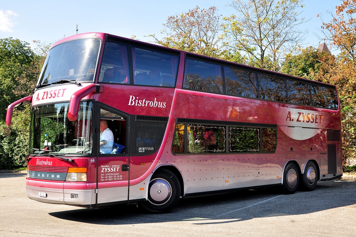 Setra 328 DT von Zysset aus der Schweiz am 8.9.2014 in Krems.