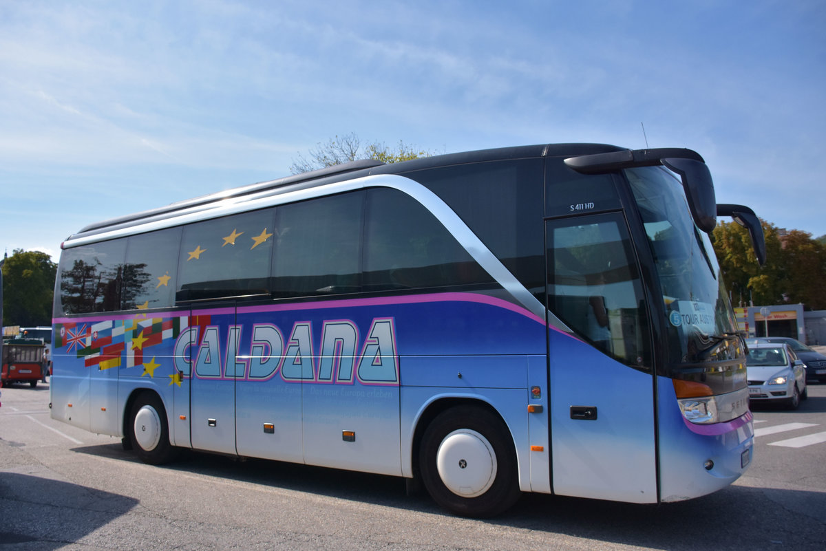 Setra 411 HD von Caltana Reisen aus Italien 2017 in Krems.