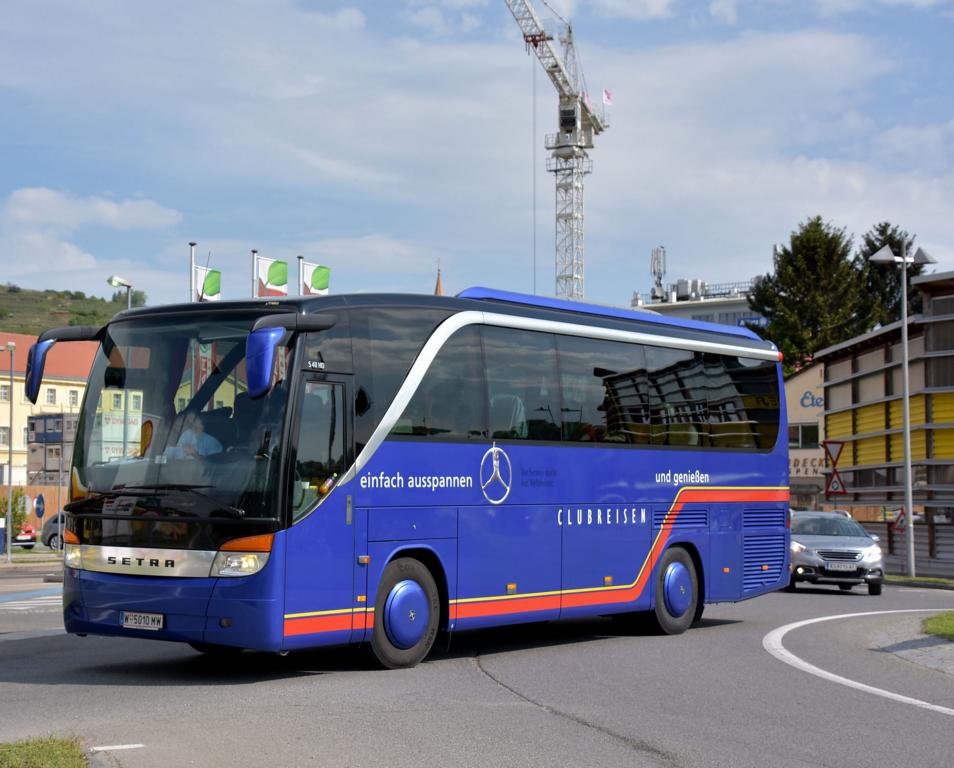 Setra 411 HD von  Clubreisen  aus Wien in Krems.