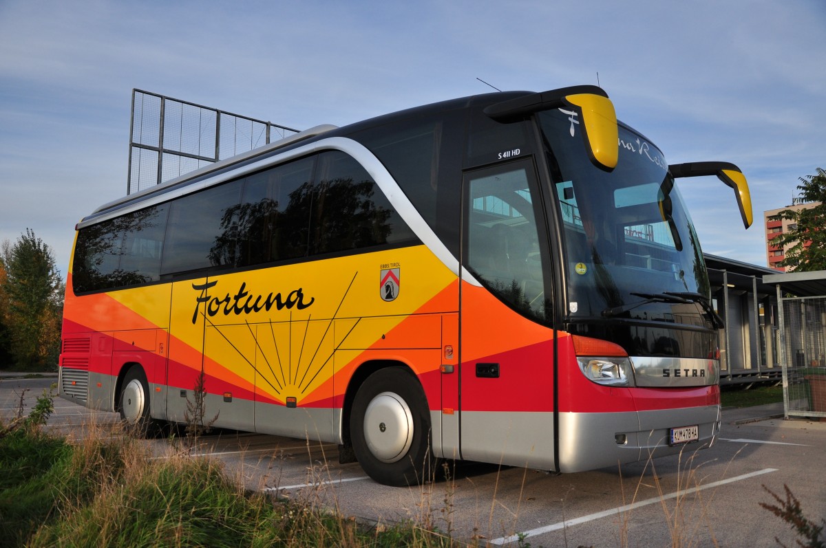 Setra 411 HD von Fortuna Reisen / sterreich im Okt.2013 in Krems gesehen.