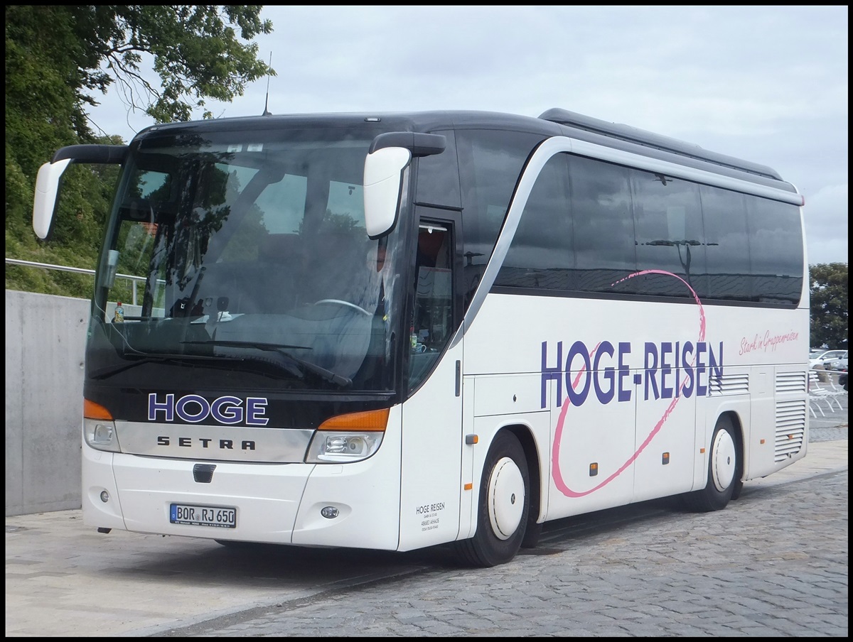 Setra 411 HD von Hoge-Reisen aus Deutschland im Stadthafen Sassnitz.