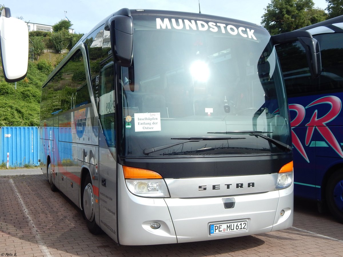 Setra 411 HD von Mundstock aus Deutschland im Stadthafen Sassnitz.