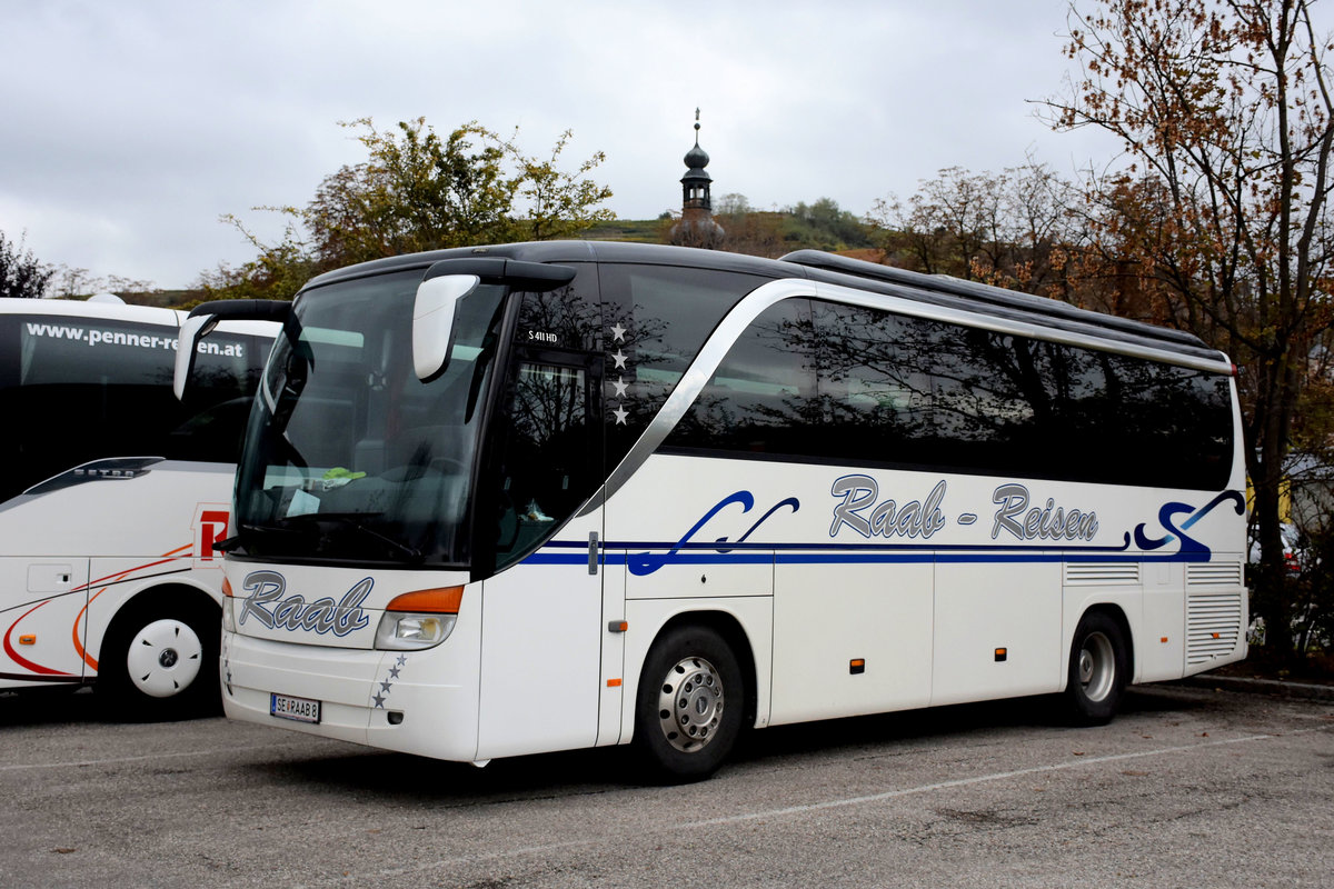 Setra 411 HD von Raab Reisen aus sterreich in Krems.