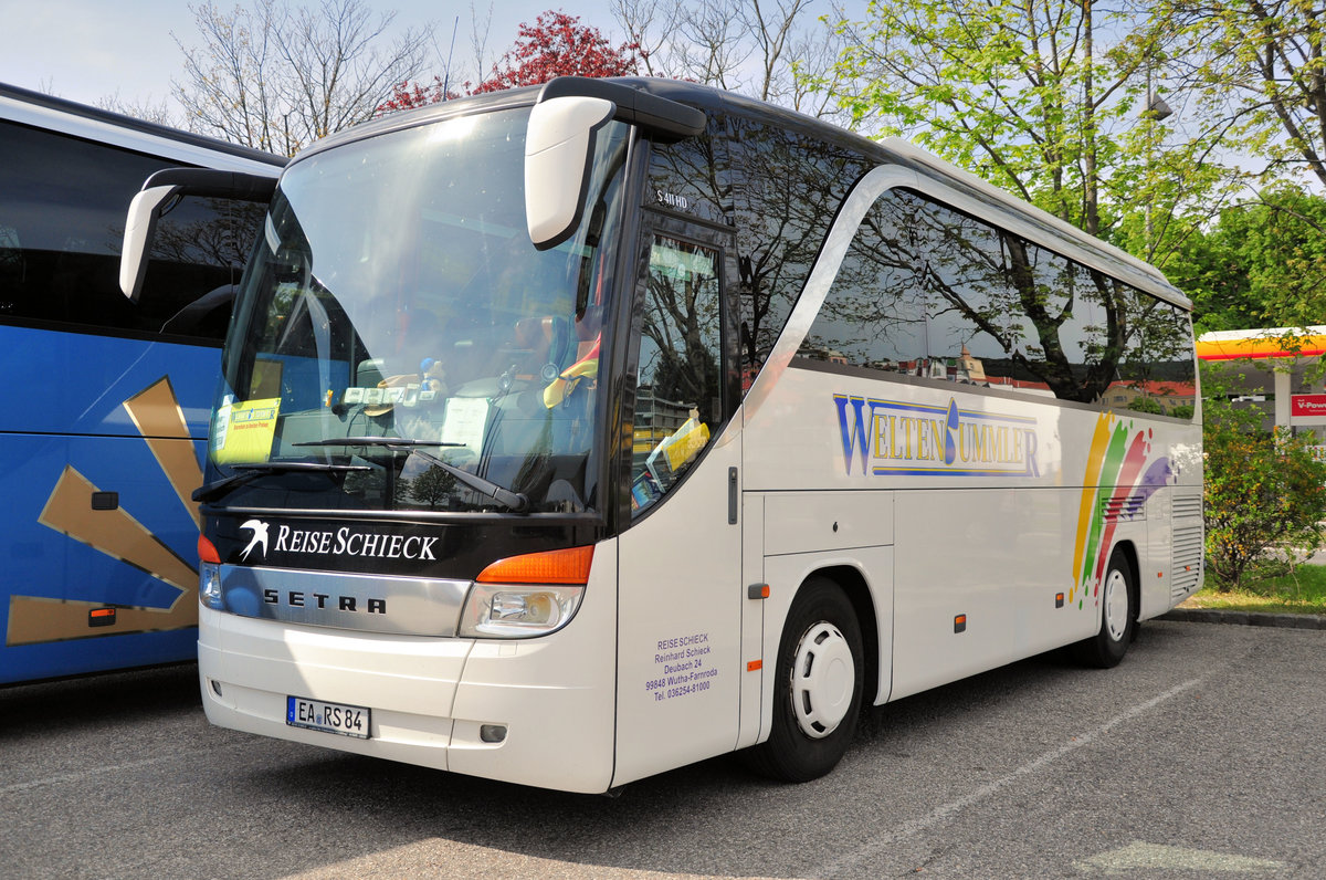 Setra 411 HD von Reise Schieck aus der BRD in Krems gesehen.