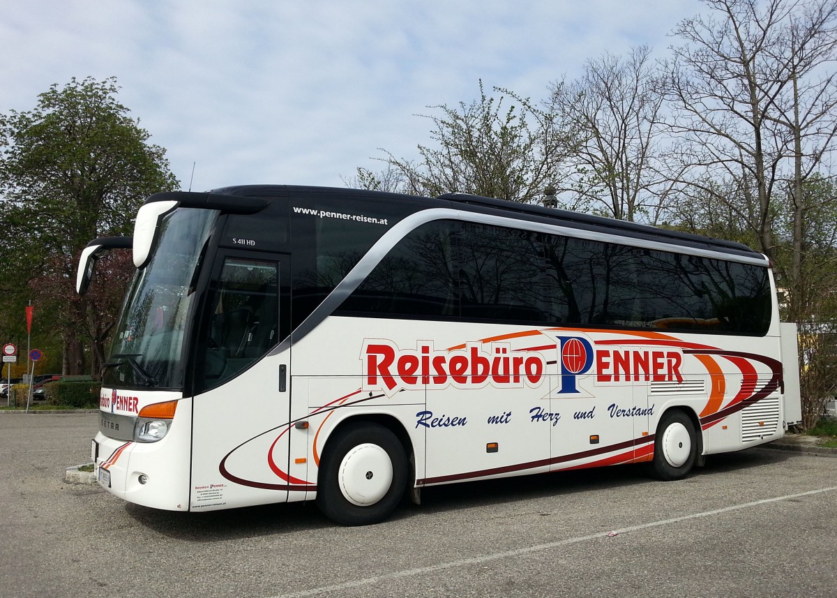 Setra 411 HD vom Reisebro Penner aus Niedersterreich am 14.4.2015 in Krems.