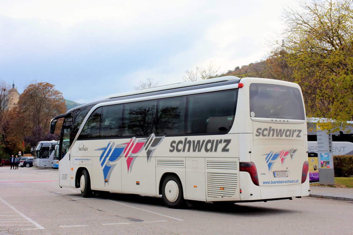 Setra 411 HD von Schwarz Reisen aus sterreich in Krems.