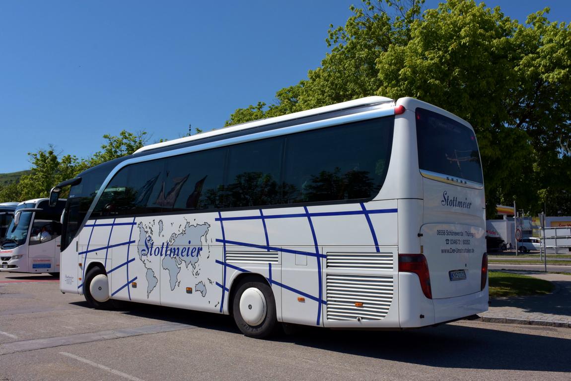 Setra 411 HD von Stottmeier Reisen aus der BRD in Krems.