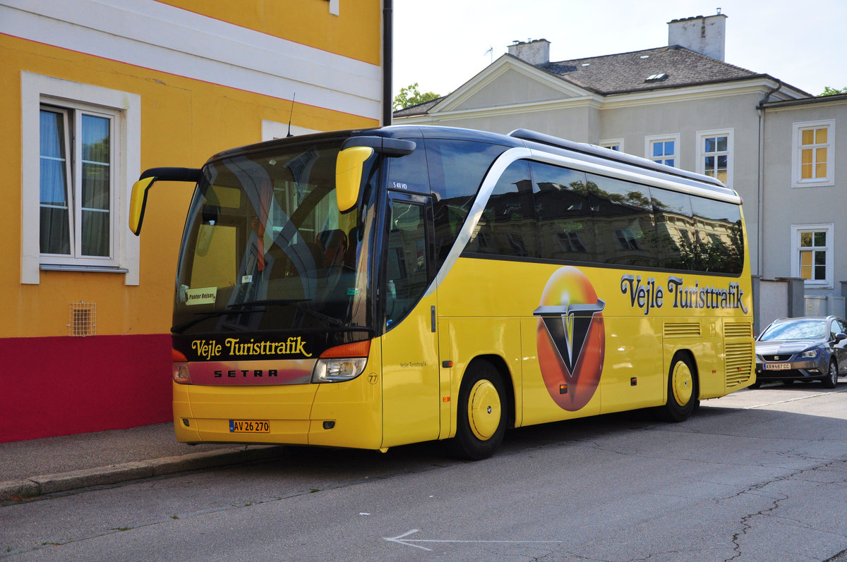 Setra 411 HD von Vejle Turistik.nl in Krems gesehen.