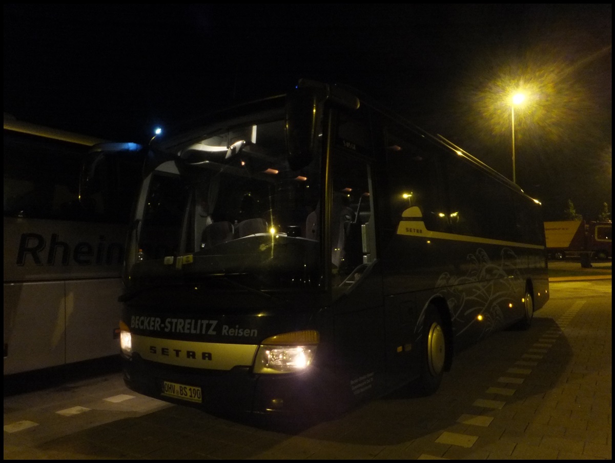 Setra 415 GT von Becker-Strelitz Reisen aus Deutschland auf einem Rastplatz in Deuztschland.