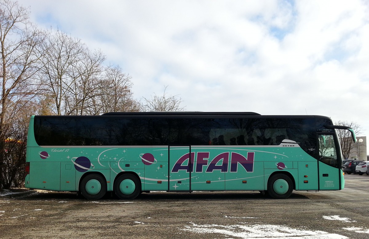 Setra 415 GT-HD von AFAN Reisen aus der BRD am 30.12.2014 in Krems.