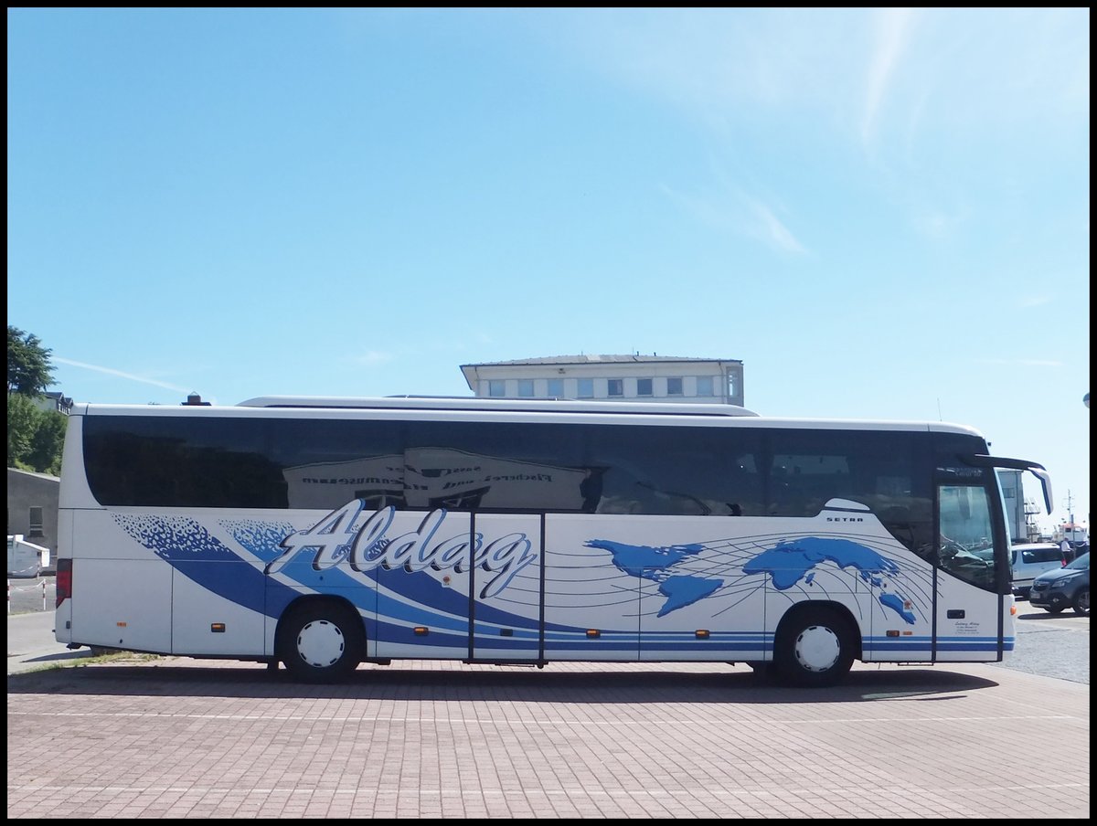 Setra 415 GT-HD von Aldag-Reisen aus Deutschland im Stadthafen Sassnitz. 