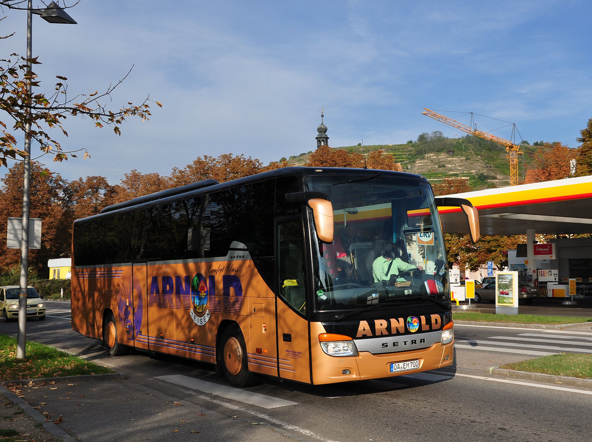 Setra 415 GT-HD von Arnold Reisen aus der BRD in Krems unterwegs.