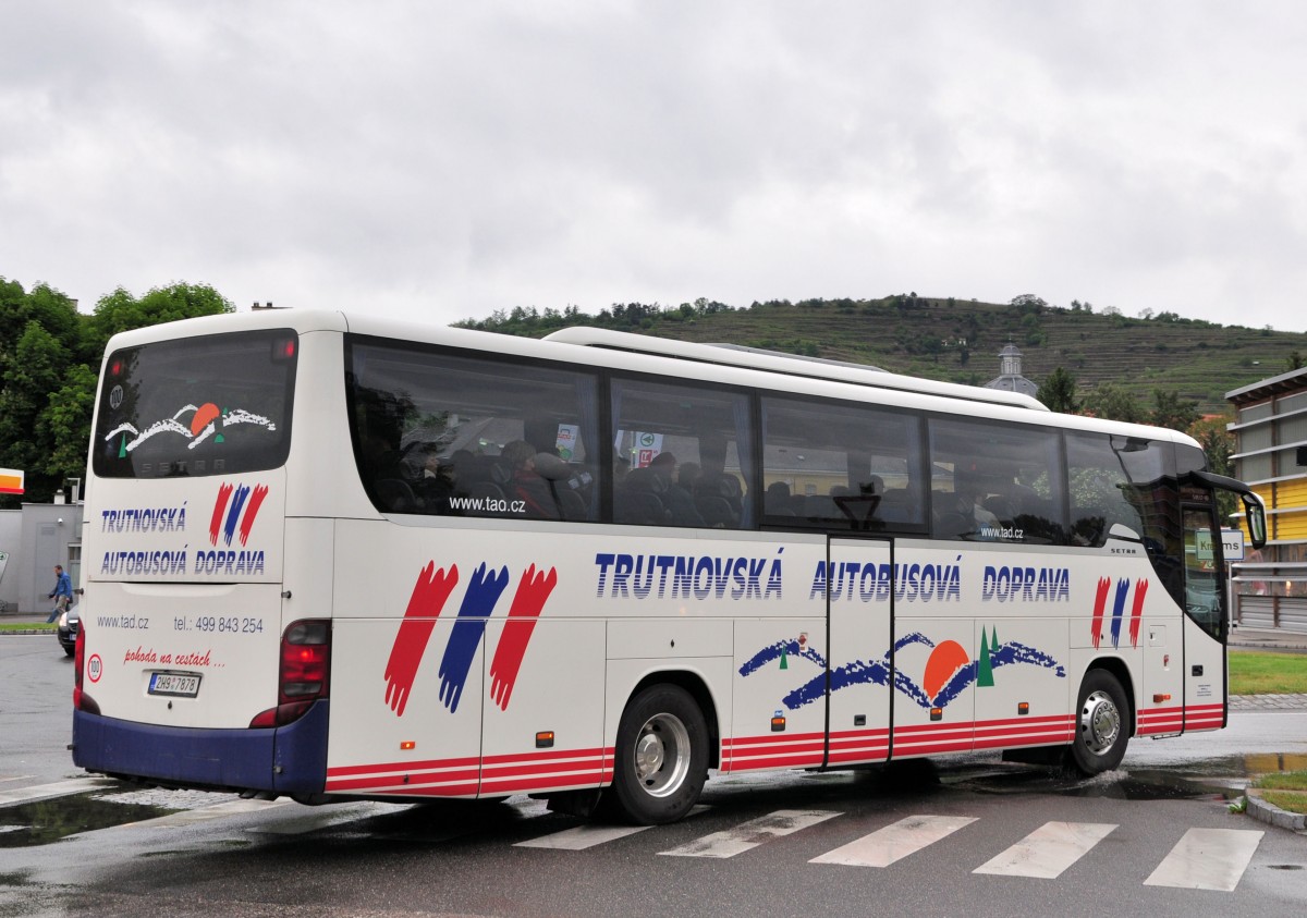 Setra 415 GT-HD aus der CZ am 17. Mai 2014 in Krems gesehen.