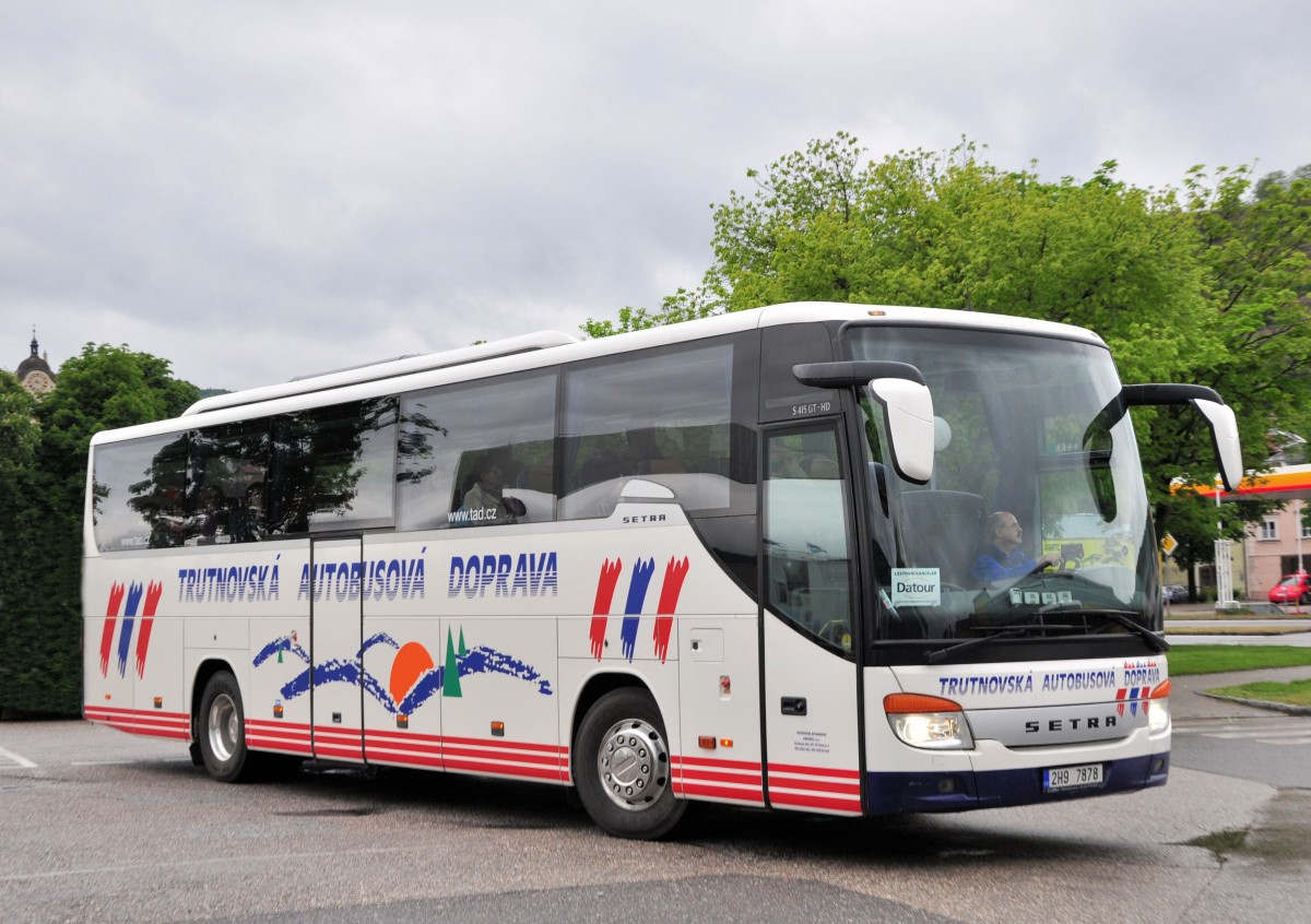 Setra 415 GT-HD aus der CZ am 17. Mai 2014 in Krems gesehen.