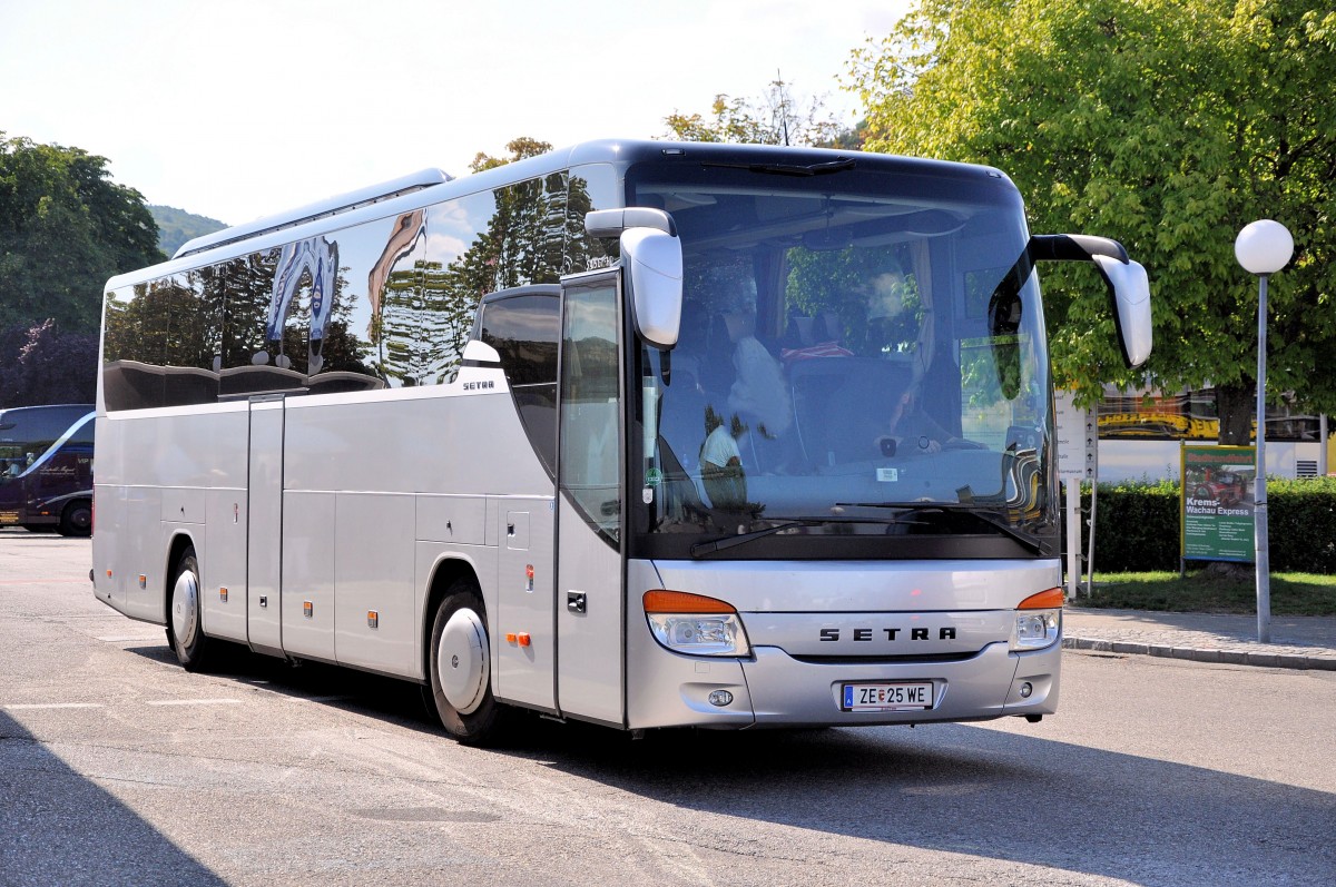 SETRA 415 GT-HD aus sterreich im August 2013 in Krems gesehen.