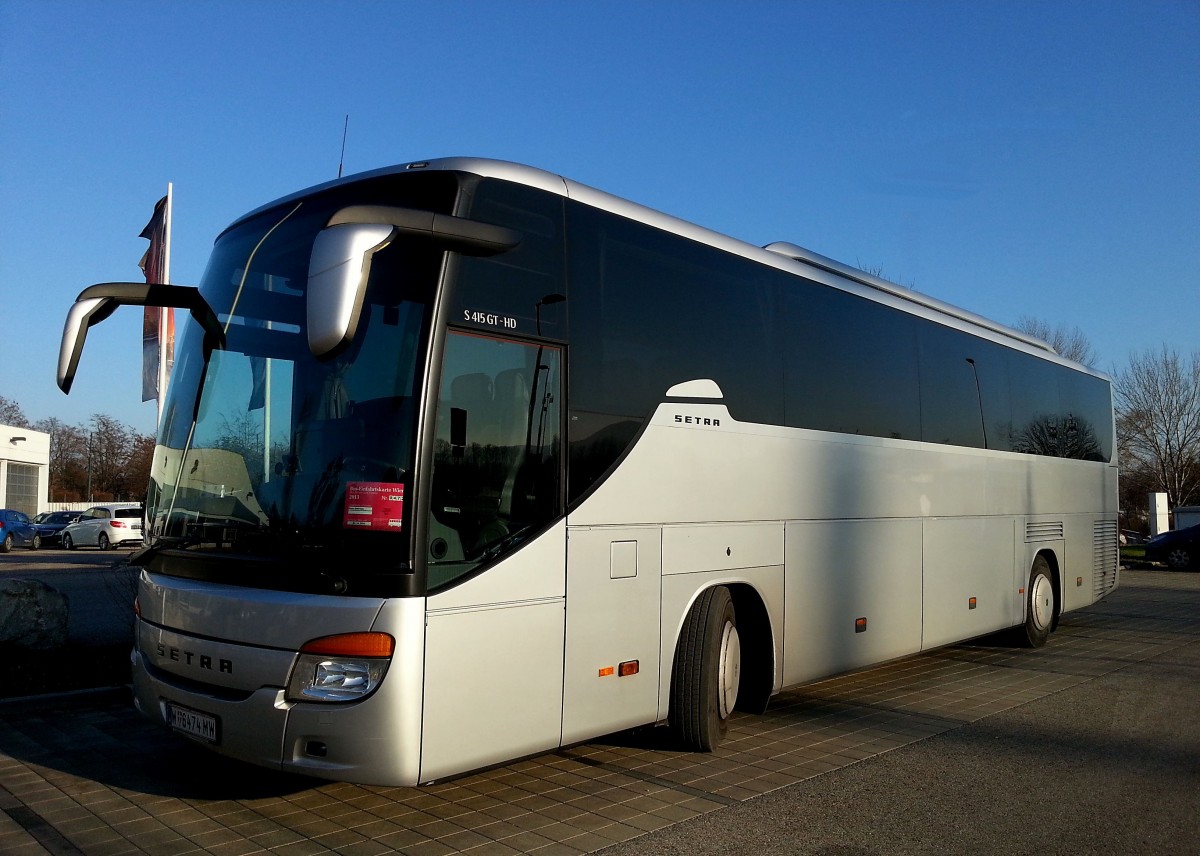 Setra 415 GT-HD aus Wien im Dez.2013 in Krems gesehen.