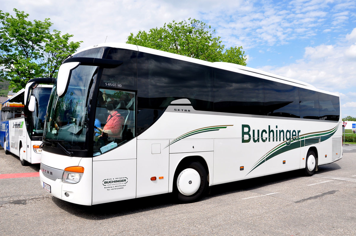 Setra 415 GT-HD von Buchinger Reisen aus sterreich in Krems gesehen.