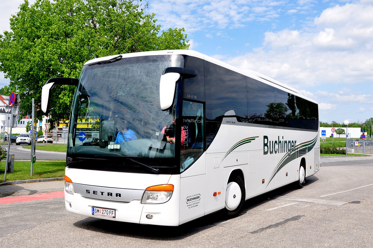 Setra 415 GT-HD von Buchinger Reisen aus sterreich in Krems gesehen.